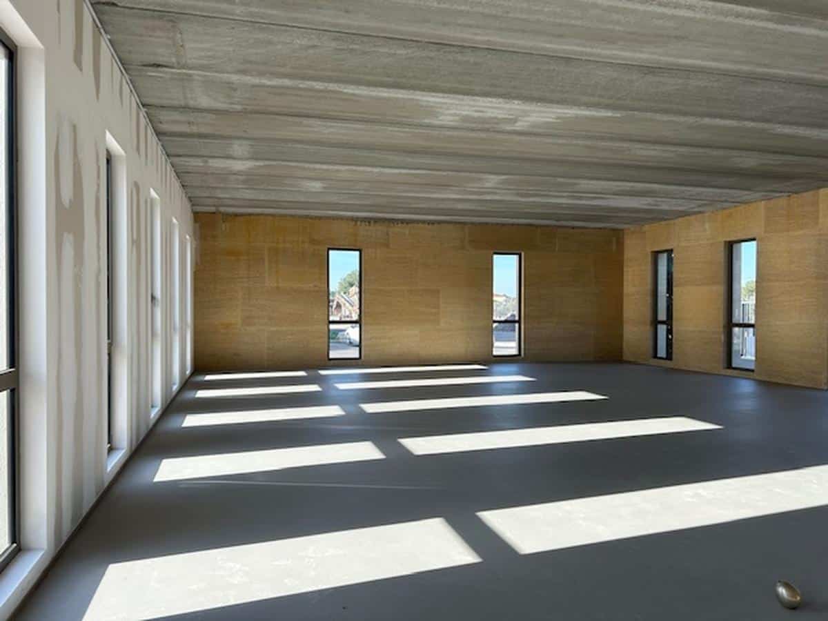 NEW OFFICES OF 196M2 FOR RENT LANCON-PROVENCE
