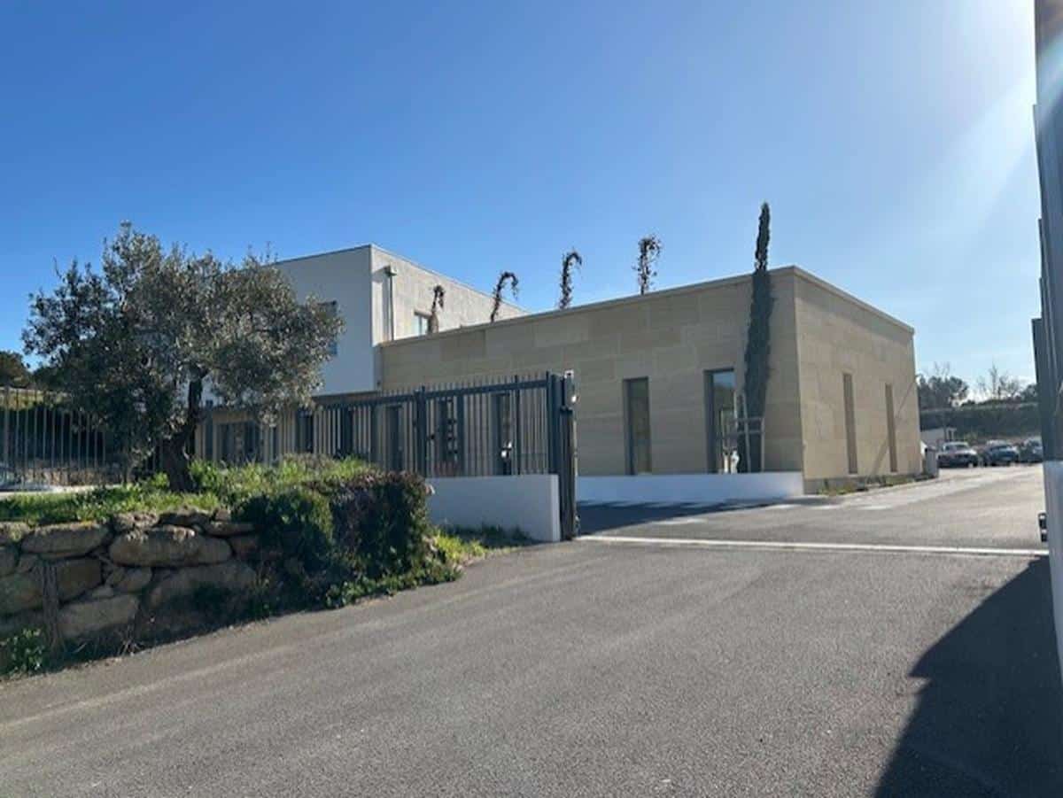 NEW OFFICES OF 196M2 FOR RENT LANCON-PROVENCE