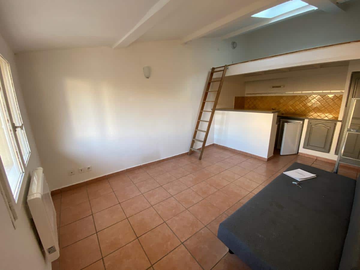AIX CENTRE VILLE : RUE MERINDOL- FORMUM DES CARDEURS : STUDI