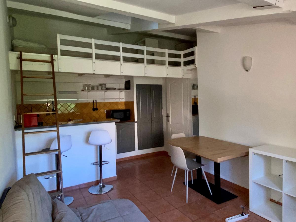 AIX CITY CENTRE: RUE MERINDOL- FORMUM DES CARDEURS: STUDY
