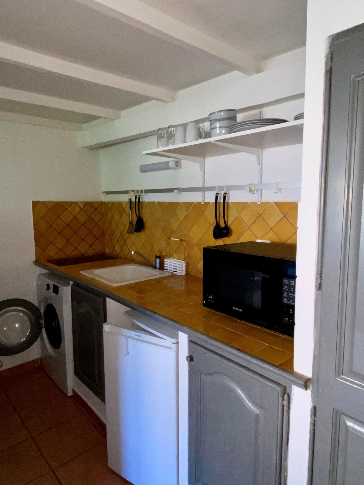AIX CITY CENTRE: RUE MERINDOL- FORMUM DES CARDEURS: STUDY