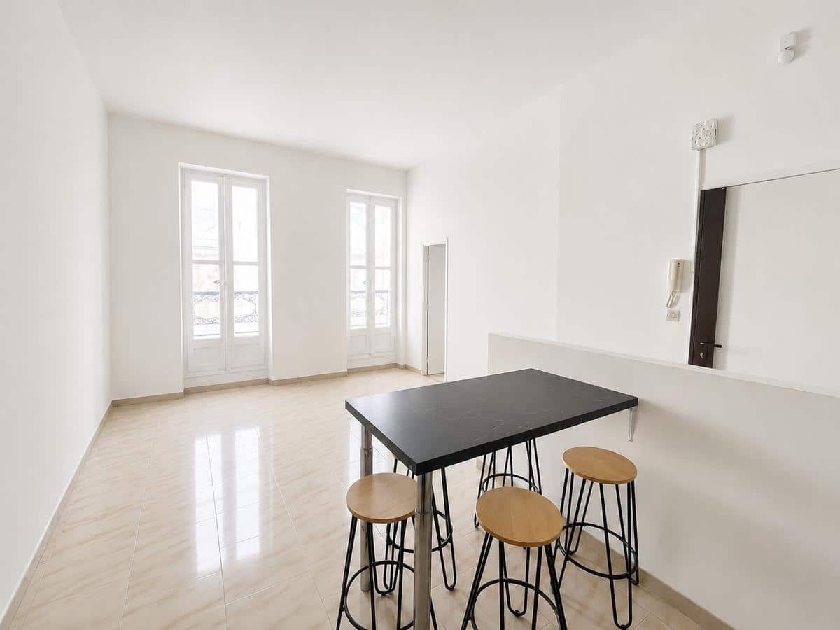Type 2 de 40 m2 Marseille 2ème