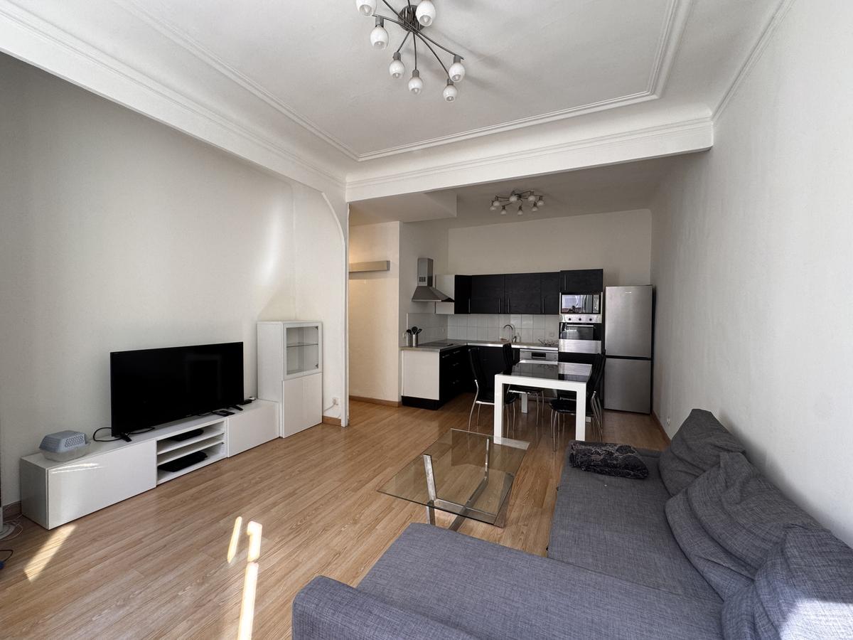 TYPE 2 MEUBLE – PROXIMITE CASTELLANE – AV DE DE TOULON