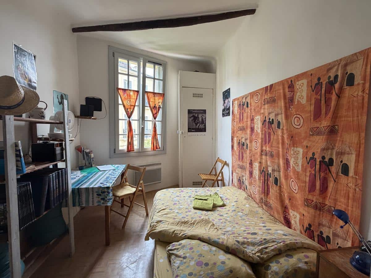 SEXTIUS/VAN LOO COURTS: FURNISHED STUDIO FOR SALE