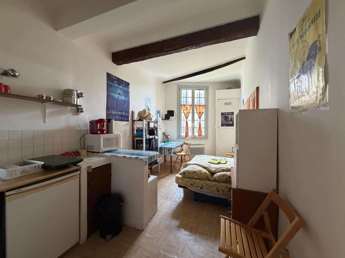 SEXTIUS/VAN LOO COURTS: FURNISHED STUDIO FOR SALE