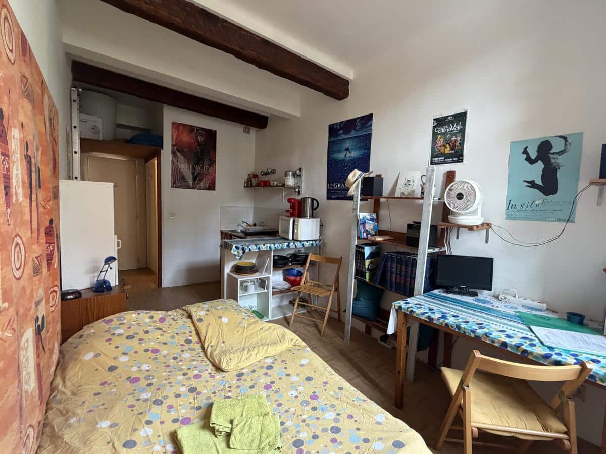 SEXTIUS/VAN LOO COURTS: FURNISHED STUDIO FOR SALE