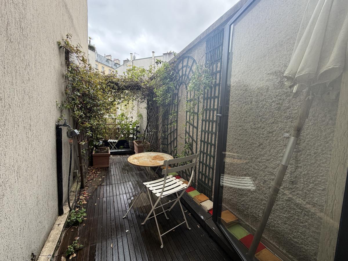 11th BREGUET SABIN-PARMENTIER / RUE BOULLE: 2-ROOM FURNISHED APARTMENT