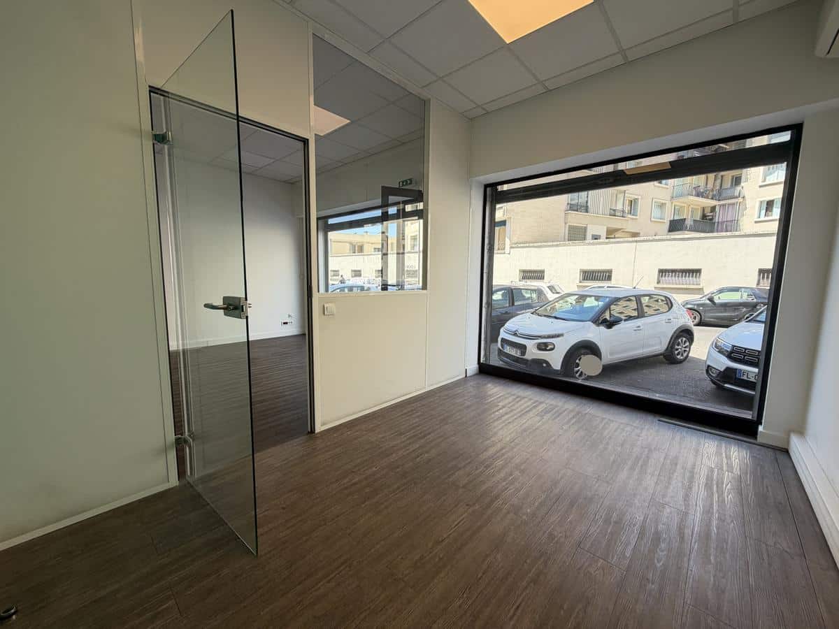A VENDRE – LOCAL COMMERCIAL – PONT DE VIVAUX – BD FRANCOIS M