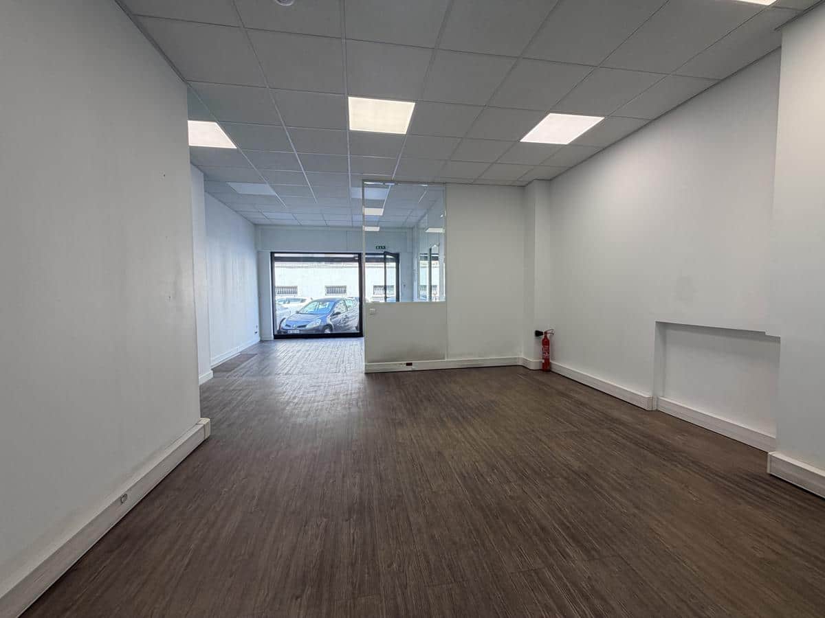 A VENDRE – LOCAL COMMERCIAL – PONT DE VIVAUX – BD FRANCOIS M
