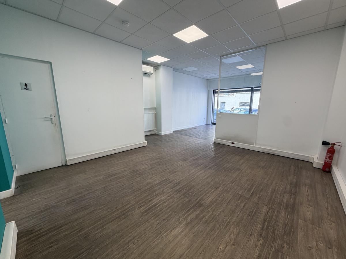 A VENDRE – LOCAL COMMERCIAL – PONT DE VIVAUX – BD FRANCOIS M