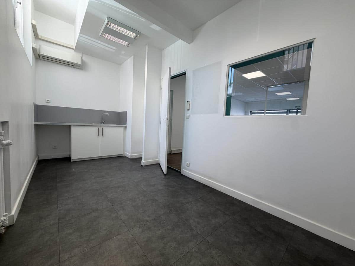 A VENDRE – LOCAL COMMERCIAL – PONT DE VIVAUX – BD FRANCOIS M