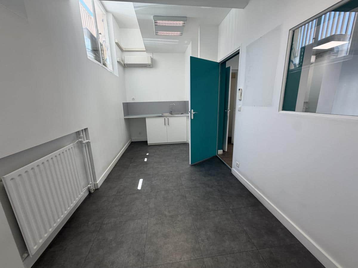 A VENDRE – LOCAL COMMERCIAL – PONT DE VIVAUX – BD FRANCOIS M