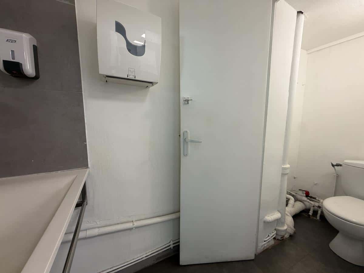 A VENDRE – LOCAL COMMERCIAL – PONT DE VIVAUX – BD FRANCOIS M