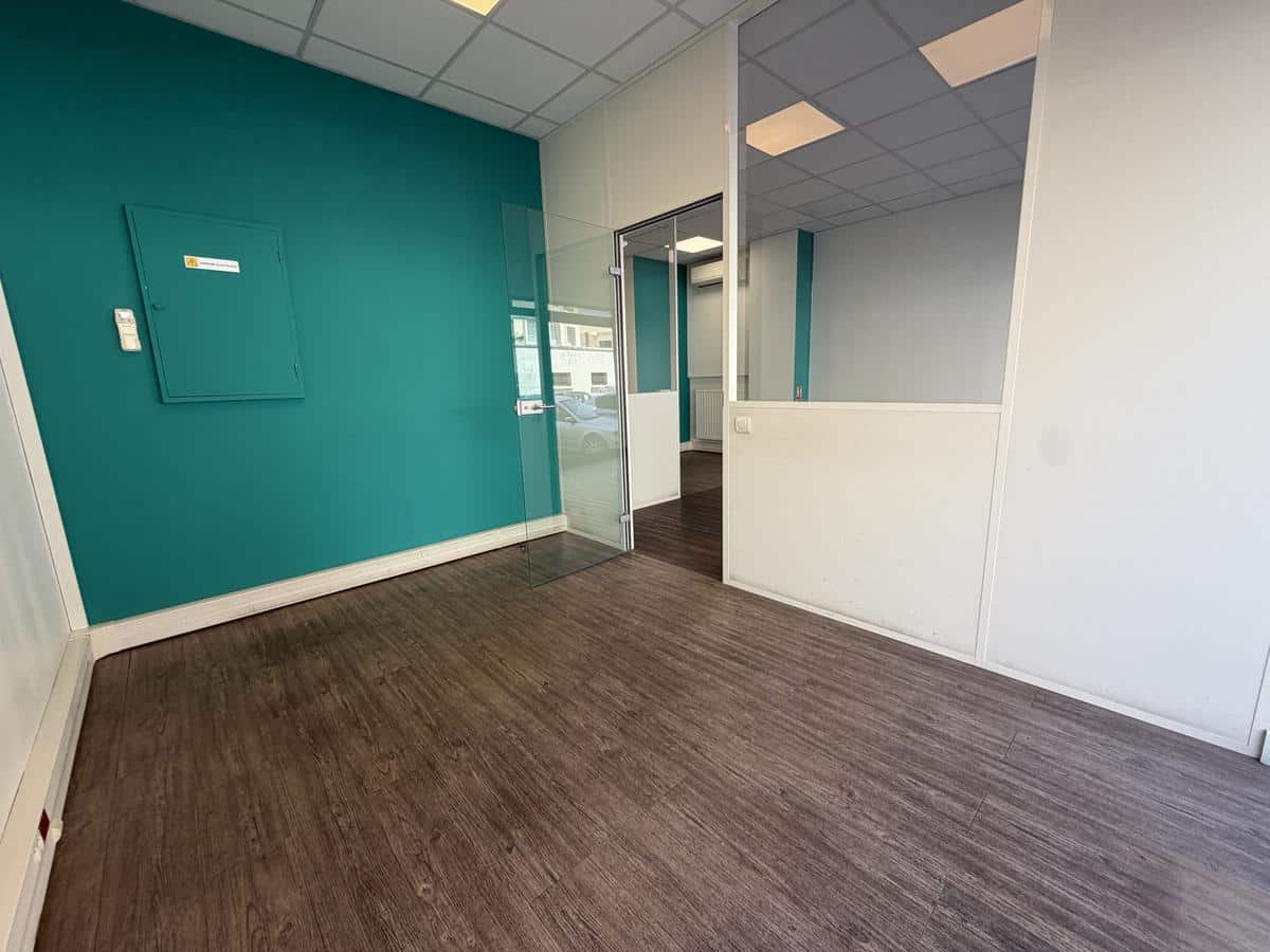 FOR SALE – COMMERCIAL PREMISES – PONT DE VIVAUX – BD FRANCOIS M