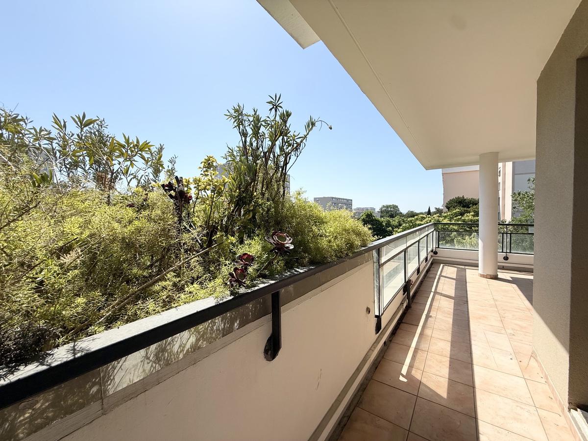 Type 3 de 70 m2 avec terrasse de 30 m2 Marseille 9ème