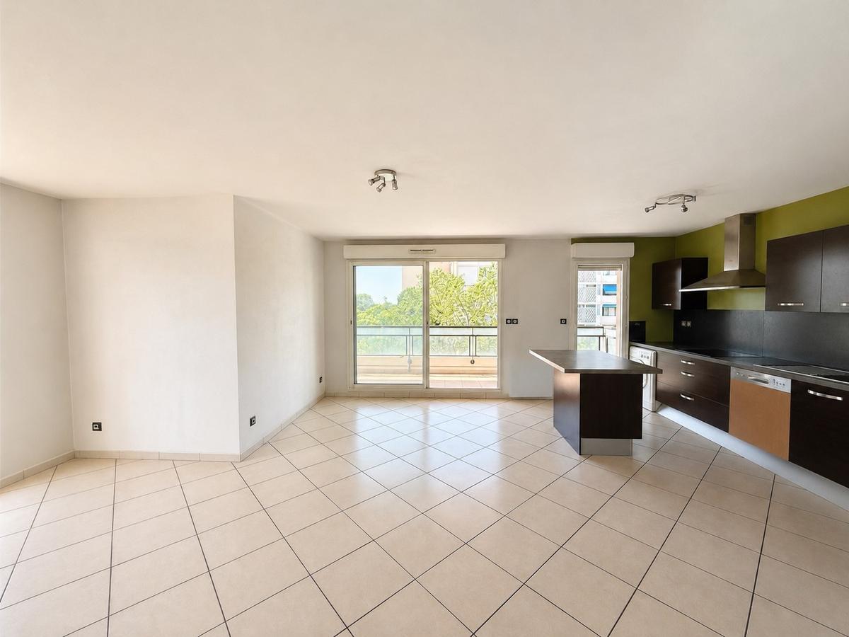 Type 3 de 70 m2 avec terrasse de 30 m2 Marseille 9ème