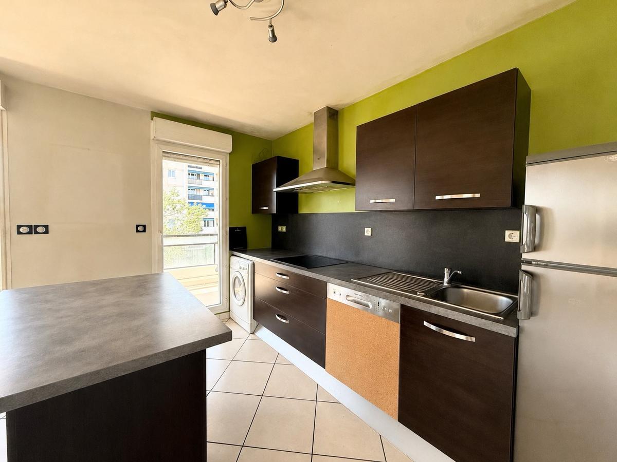 Type 3 de 70 m2 avec terrasse de 30 m2 Marseille 9ème