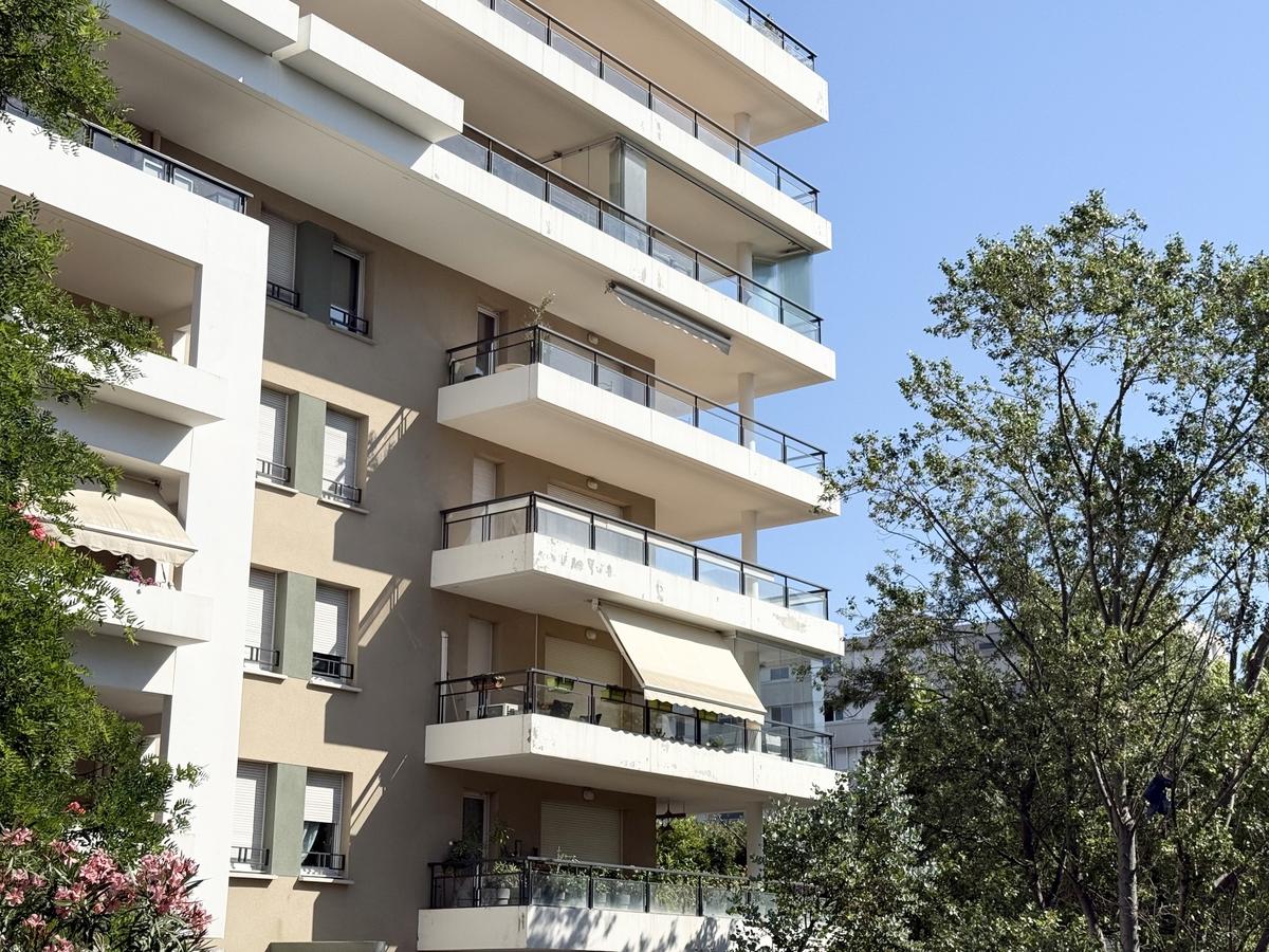 Type 3 of 70 m2 with terrace of 30 m2 Marseille 9th