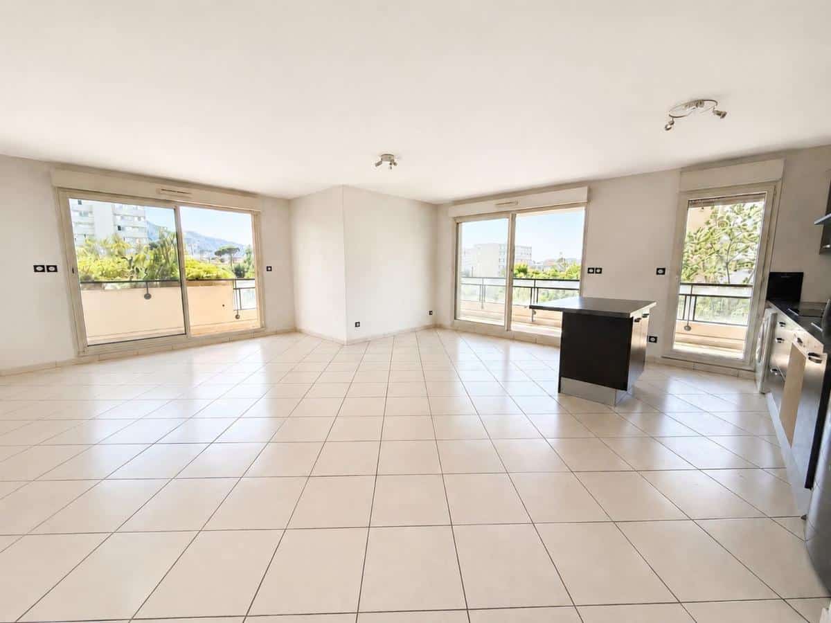 Type 3 of 70 m2 with terrace of 30 m2 Marseille 9th