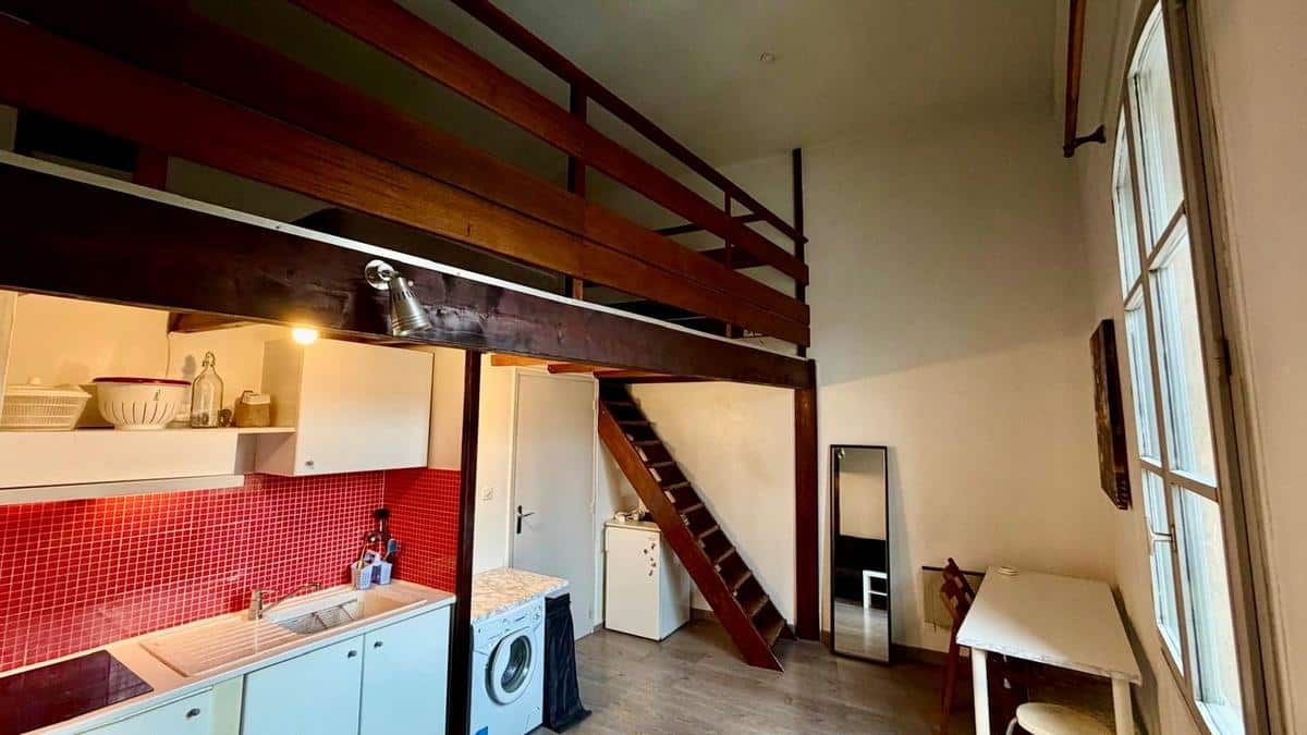 AIX – Large furnished studio with mezzanine Sextius
