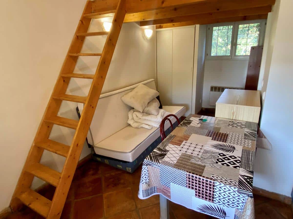 FURNISHED STUDIO WITH TERRACE – MEYREUIL Near Aix