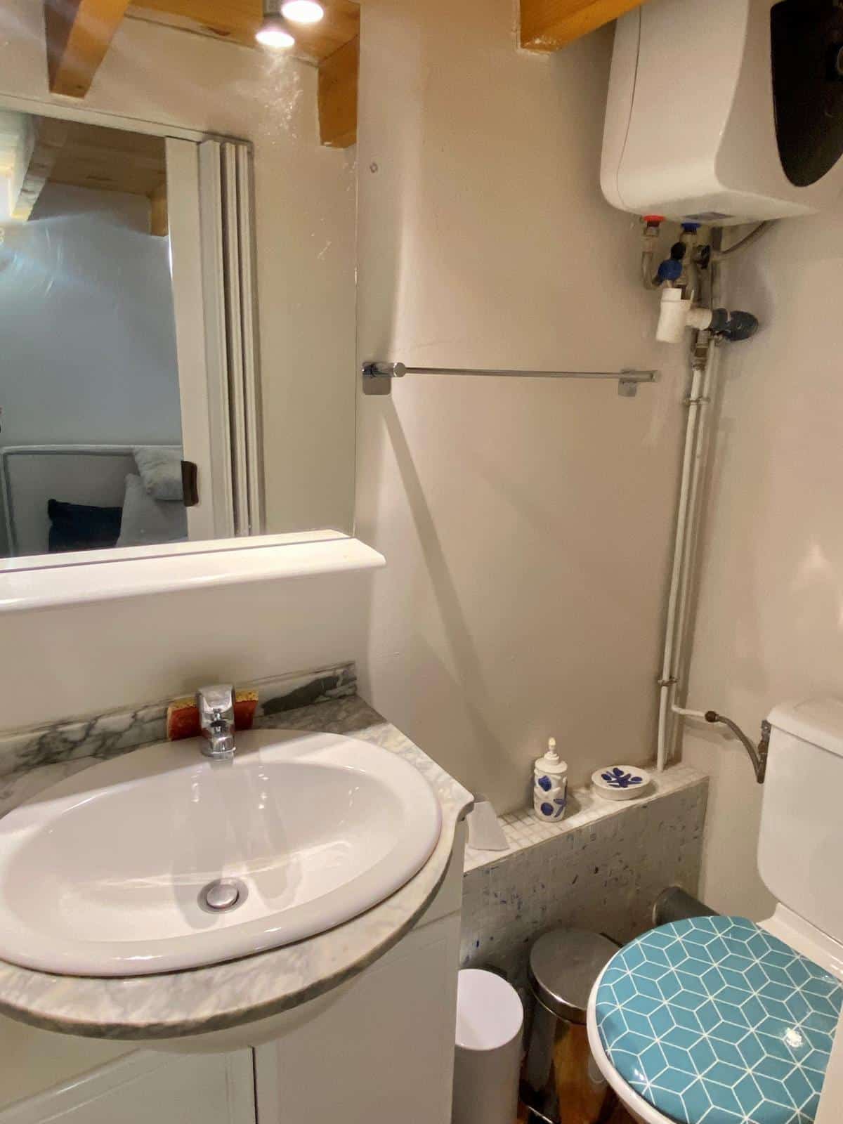 FURNISHED STUDIO WITH TERRACE – MEYREUIL Near Aix