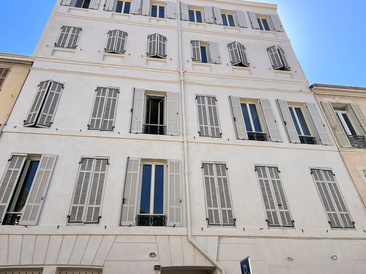 Commercial premises — 13005 Marseille | 19 m2 | Ground floor on street
