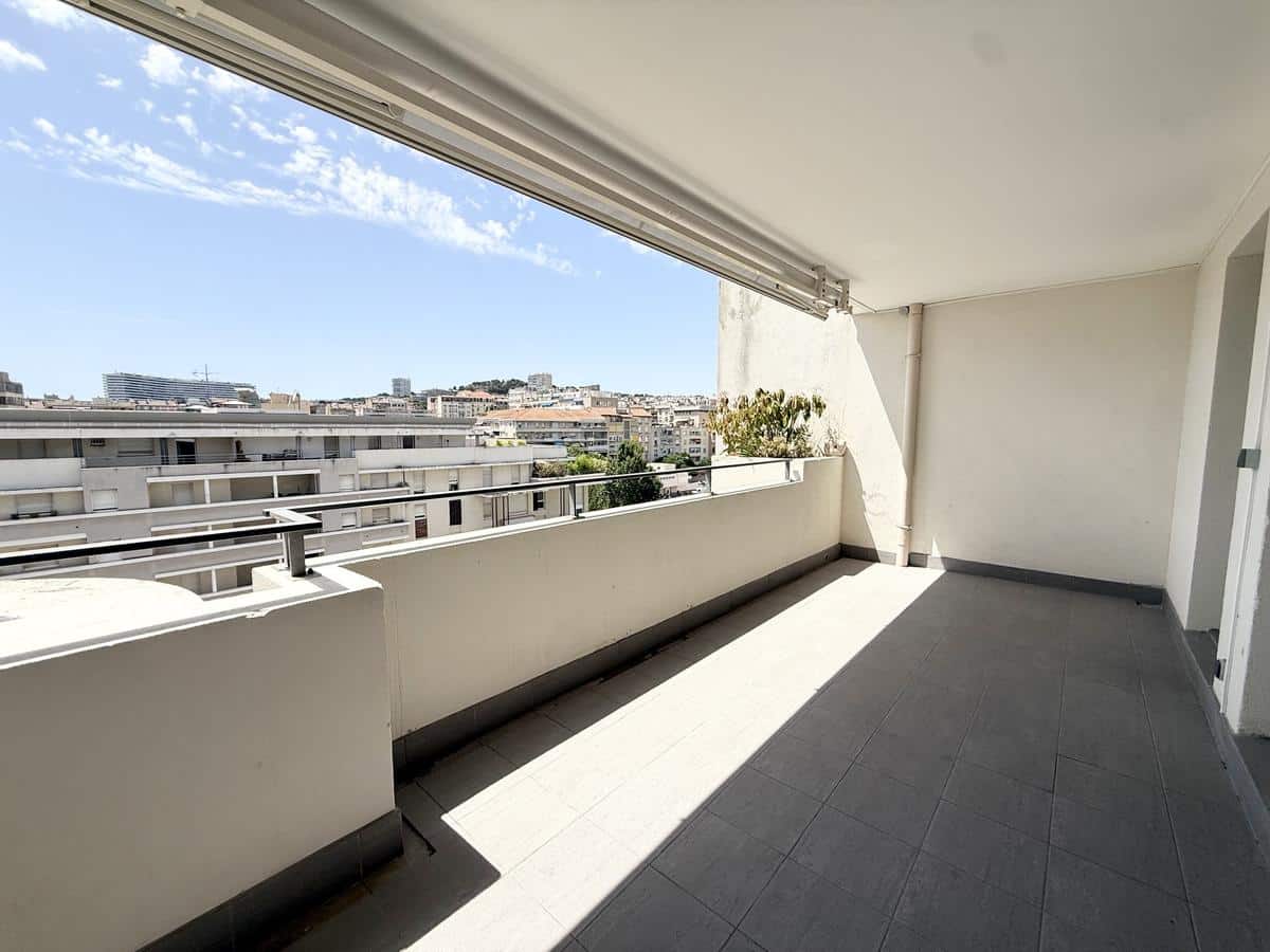 Type 3 de 70 m2 avec terrasse de 14 m2 Marseille 8ème – Pisc