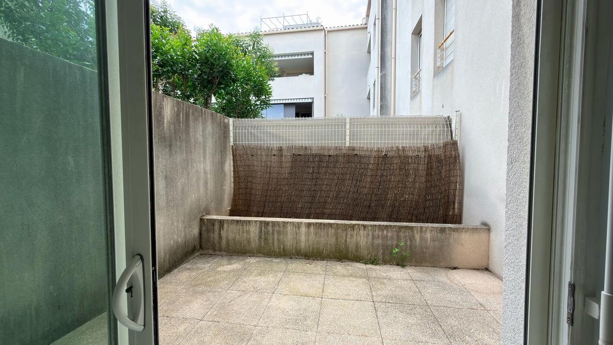 TYPE 2 WITH PARKING NEAR BONNEVEINE LA VIEILLE CHAPELLE