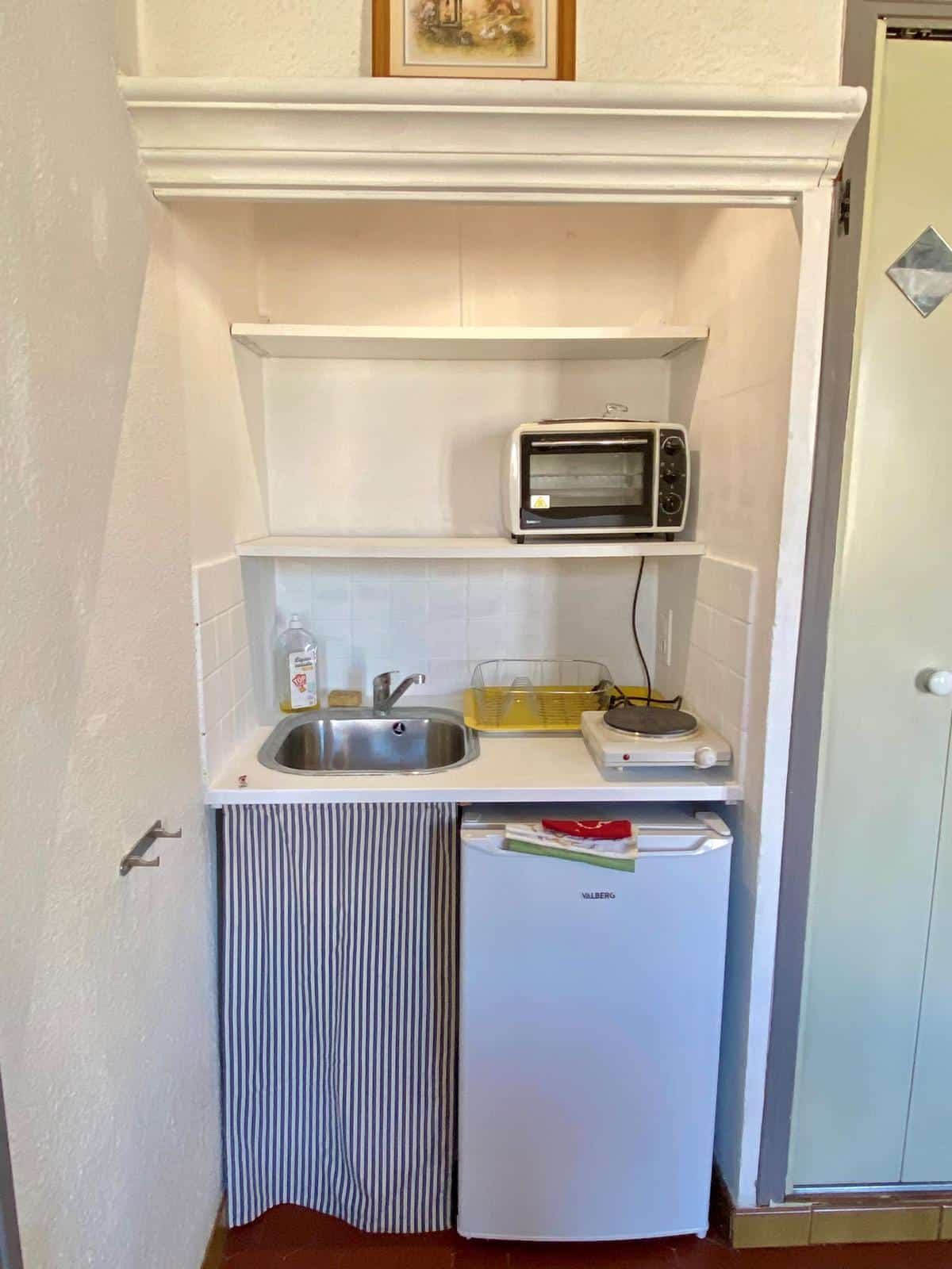 BRIGHT FURNISHED STUDIO FOR RENT, RUE DES CHARTREUX
