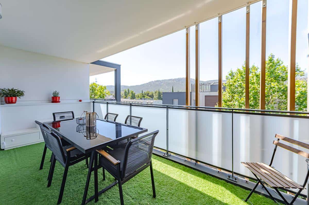 TYPE 3 AVEC DEUX TERRASSE – MEUBLE ET EQUIPEE – AV. St MENE