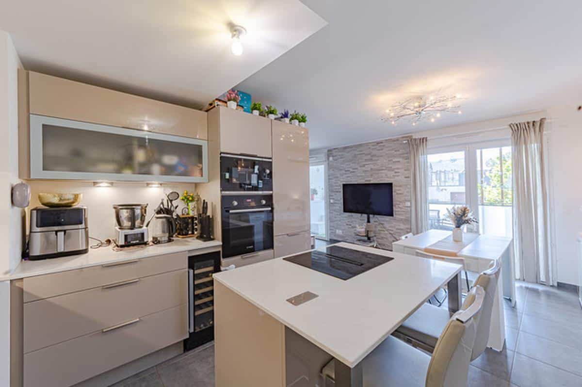 TYPE 3 AVEC DEUX TERRASSE – MEUBLE ET EQUIPEE – AV. St MENE