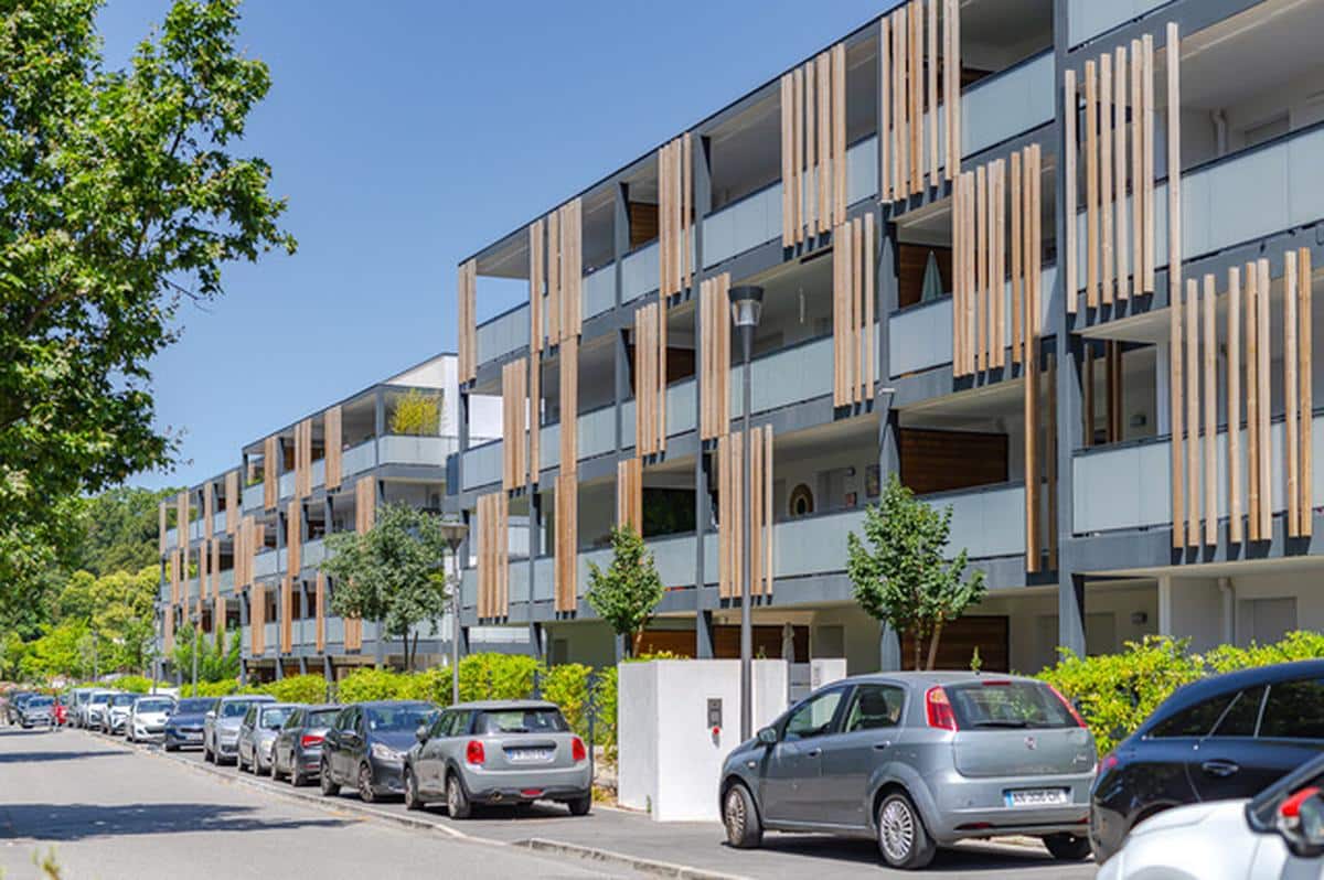 TYPE 3 AVEC DEUX TERRASSE – MEUBLE ET EQUIPEE – AV. St MENE