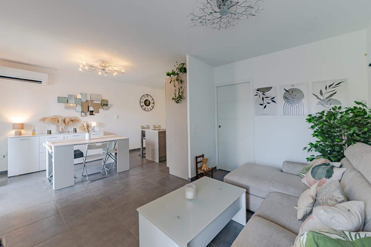 TYPE 3 WITH TWO TERRACES – FURNISHED AND EQUIPPED – AV. St MENE