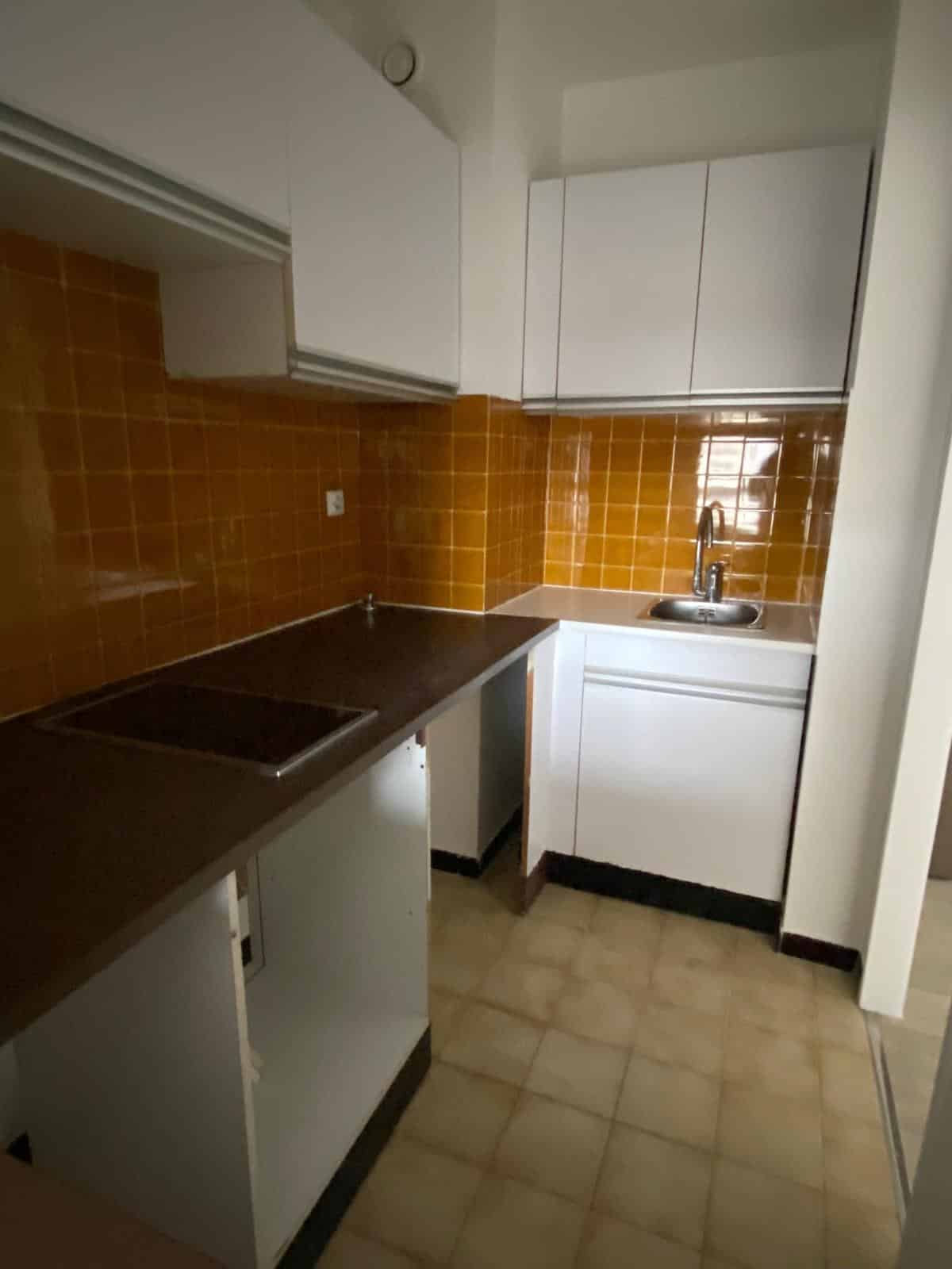 10ème COLONEL FABIEN / RUE LOUIS BLANC : studio en parfait é