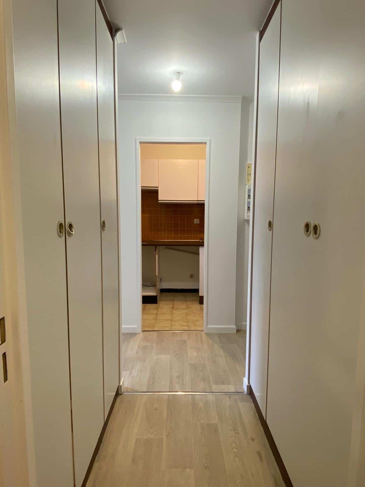 10ème COLONEL FABIEN / RUE LOUIS BLANC : studio en parfait é