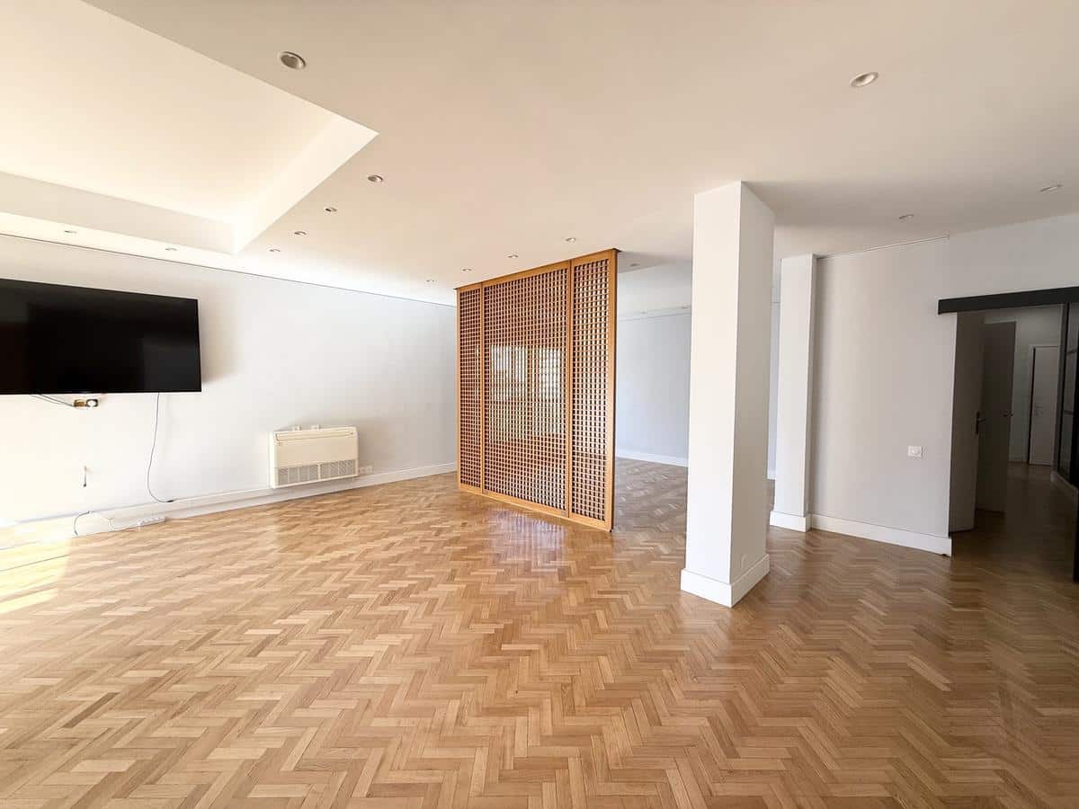 Type 4/5 of 170 m2 Carré d’Or / balcony / garage
