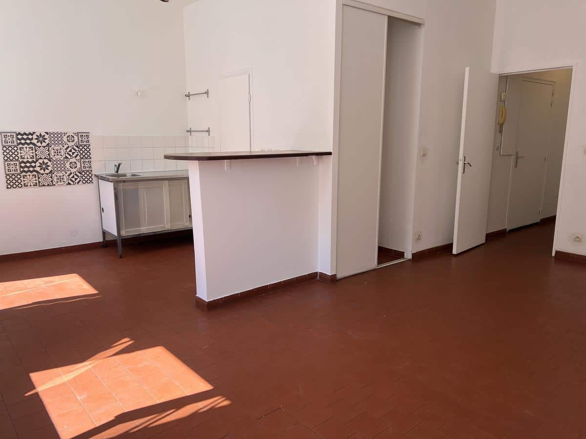 T3 – 2 EME ETAGE – MARSEILLE 13001
