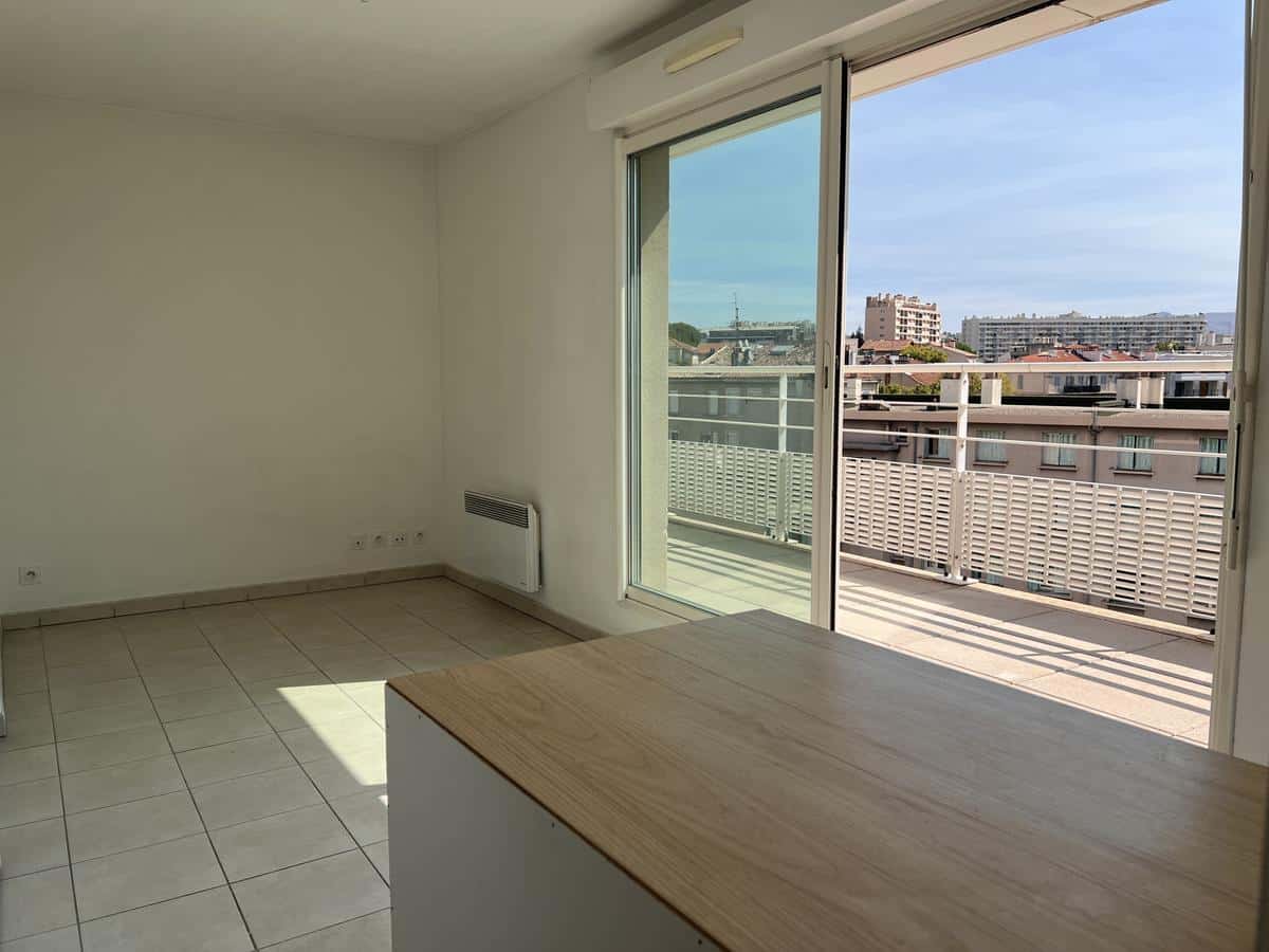 STUDIO WITH TERRACE – RUE FORTIN 13005 MARSEILLE