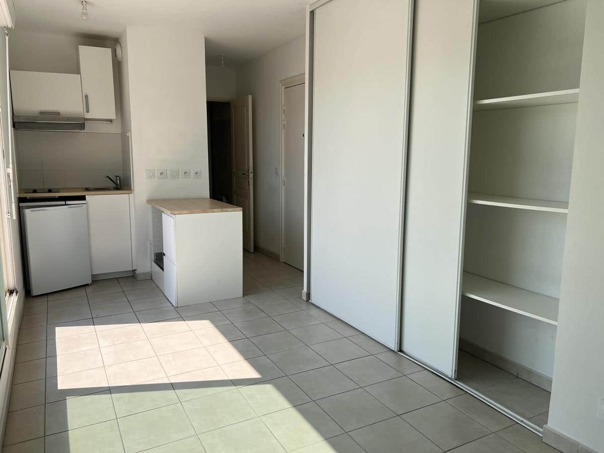 STUDIO WITH TERRACE – RUE FORTIN 13005 MARSEILLE