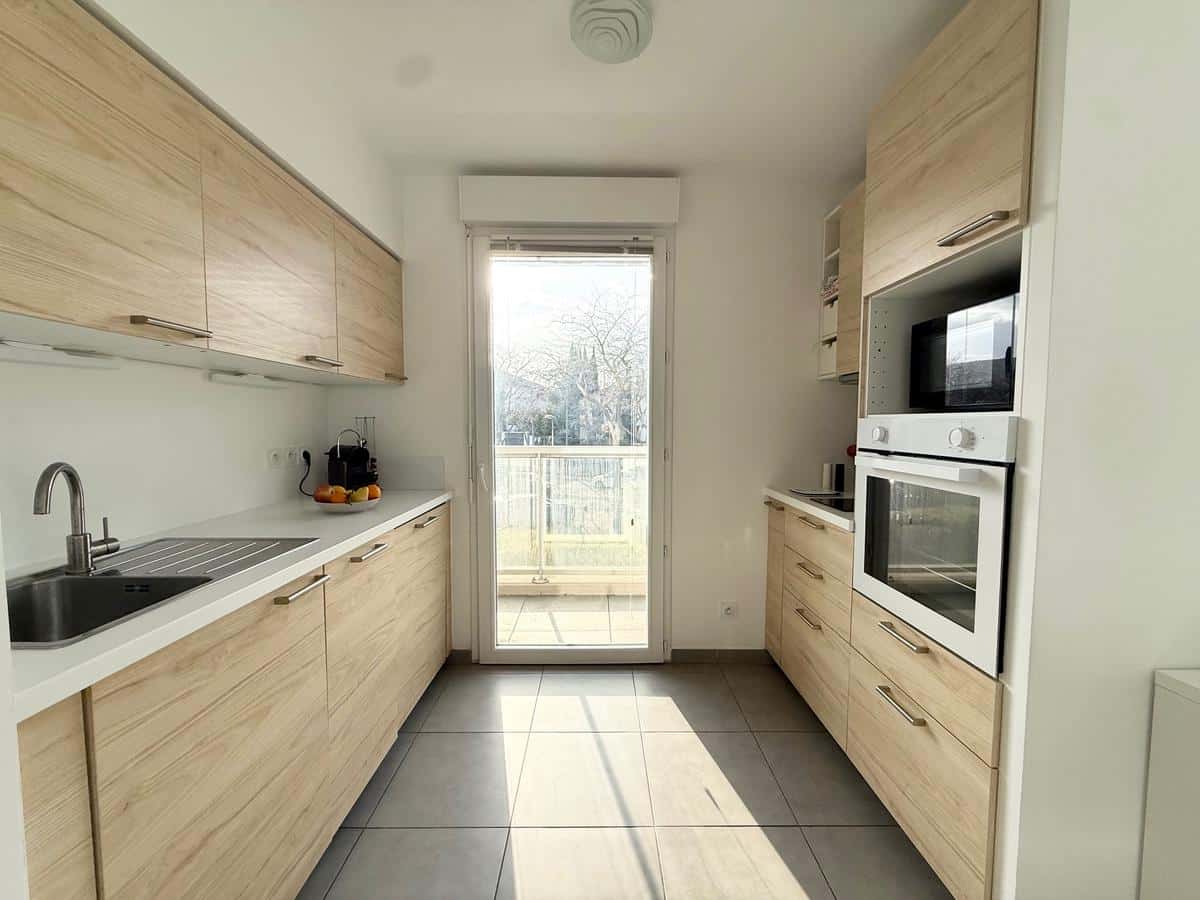 Type 3 de 63,50 m2 + terrasse de 12 m2 Marseile 9ème