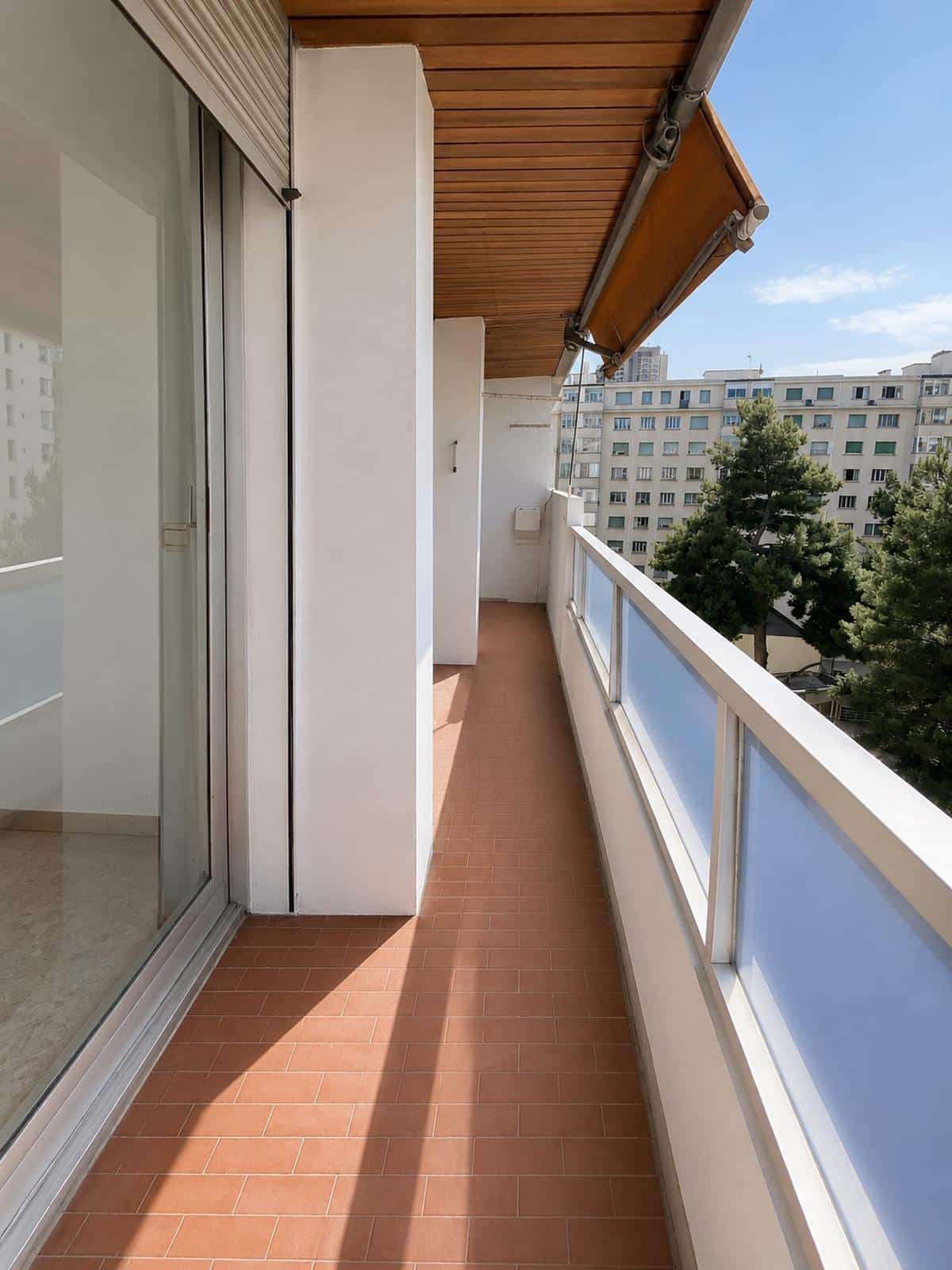 Type 3/4 de 106m2 avec terrasse et balcon Marseille 13008