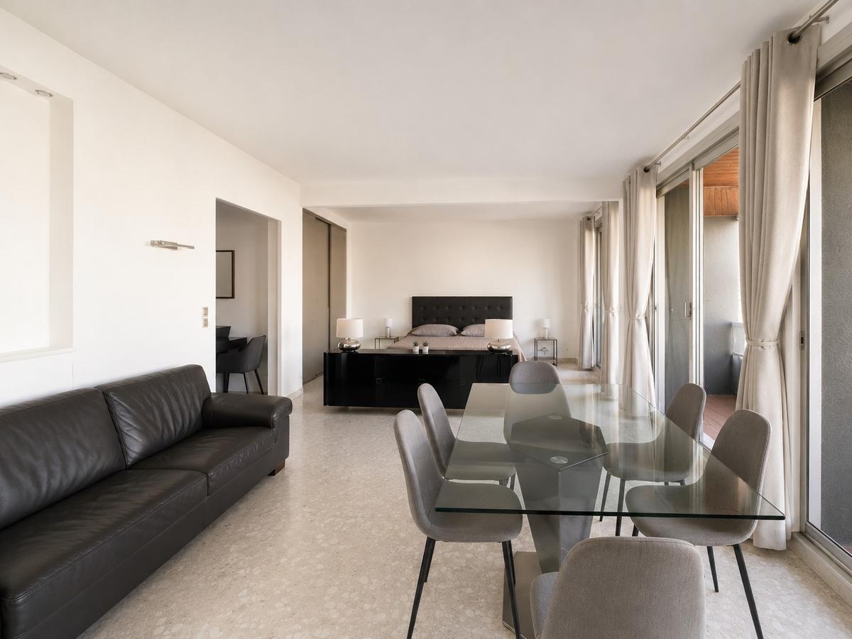 Type 3/4 of 106m2 with terrace and balcony Marseille 13008