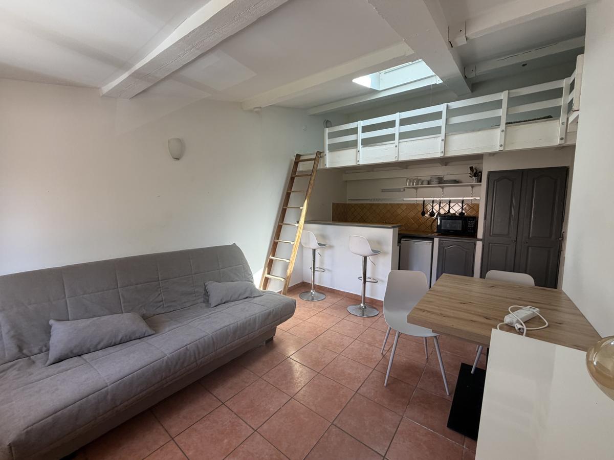 AIX CENTRE VILLE : RUE MERINDOL- FORMUM DES CARDEURS : STUDI