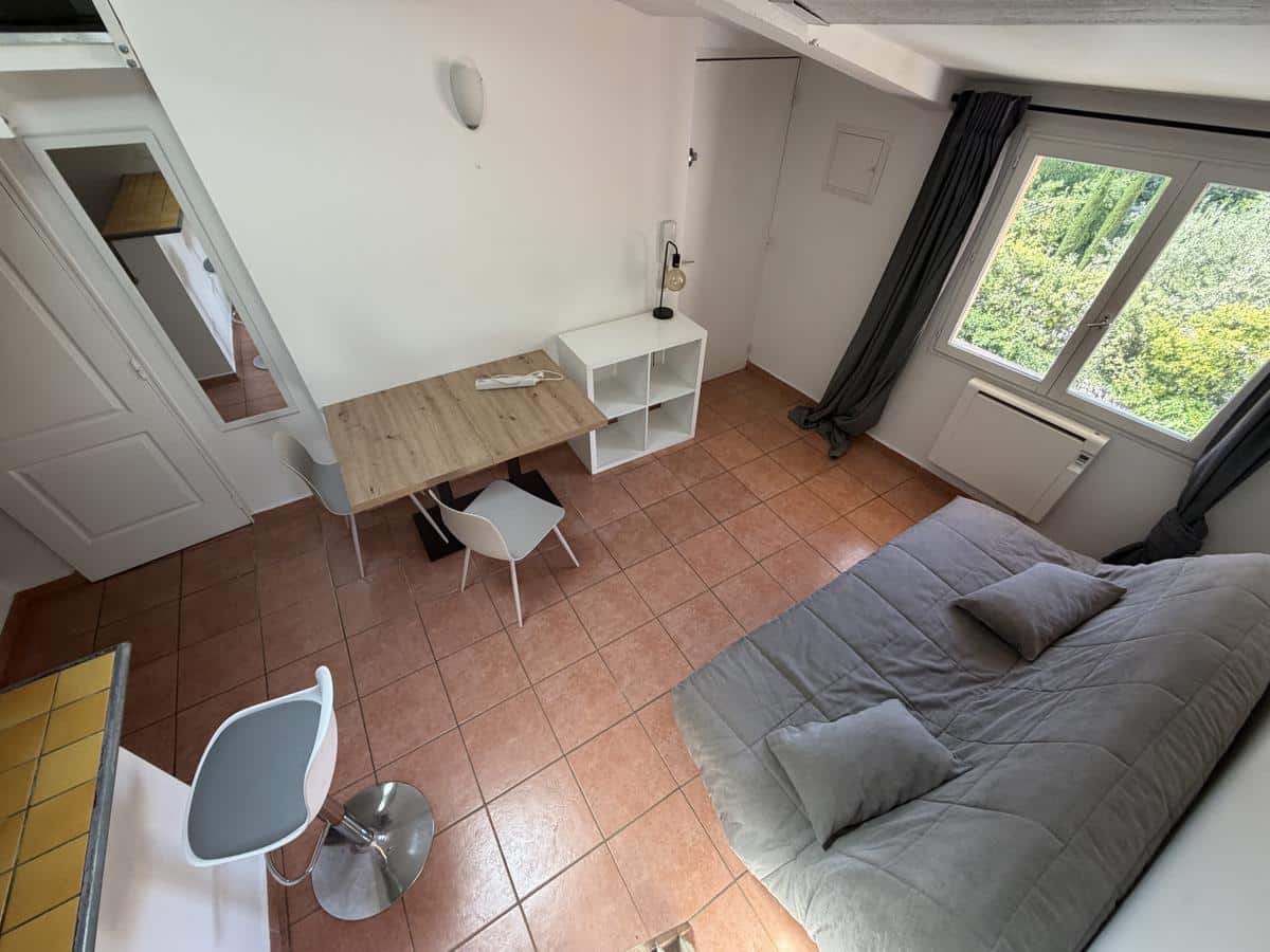 AIX CENTRE VILLE : RUE MERINDOL- FORMUM DES CARDEURS : STUDI