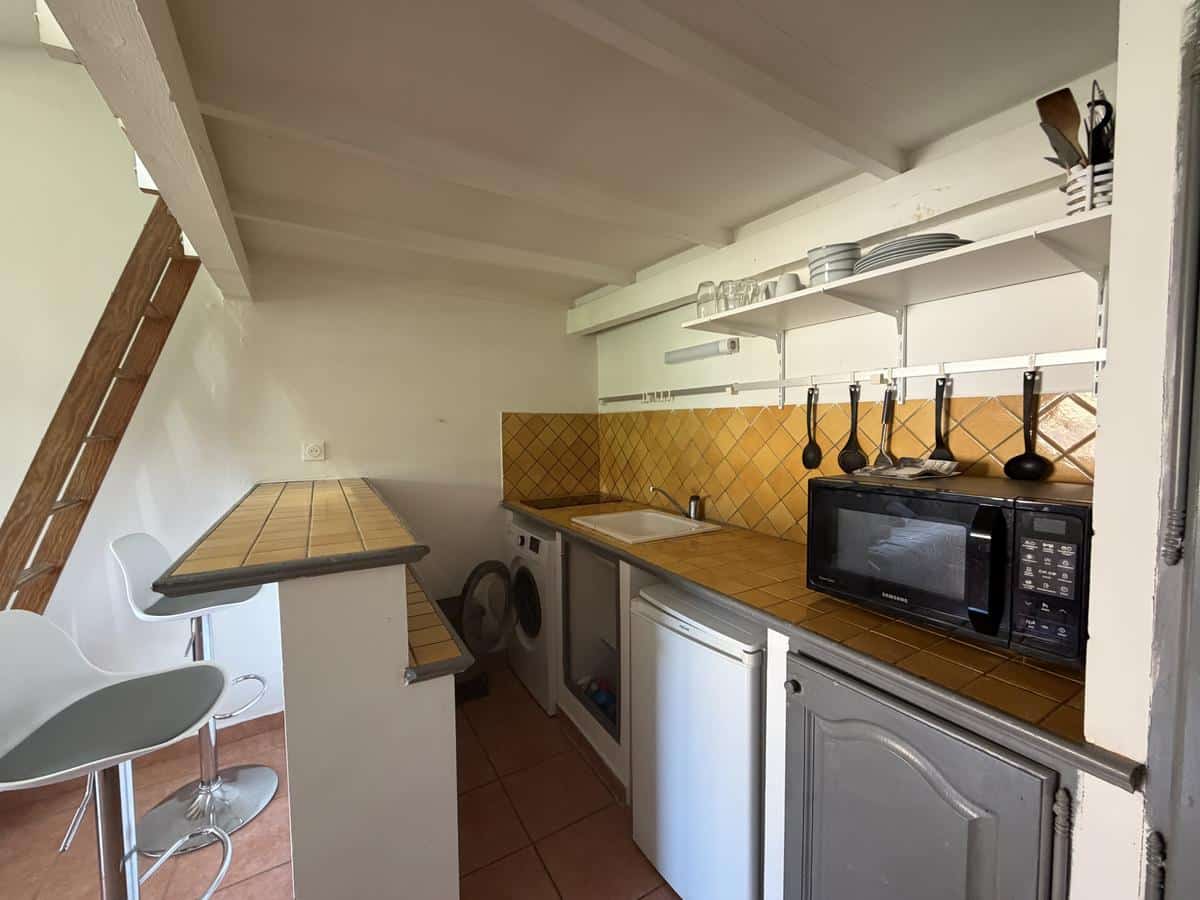 AIX CENTRE VILLE : RUE MERINDOL- FORMUM DES CARDEURS : STUDI