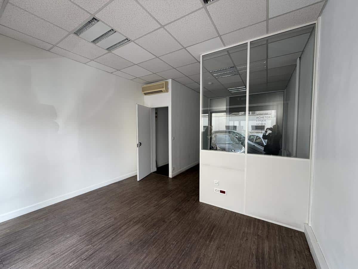 COMMERCIAL PREMISES PONT DE VIVAUX