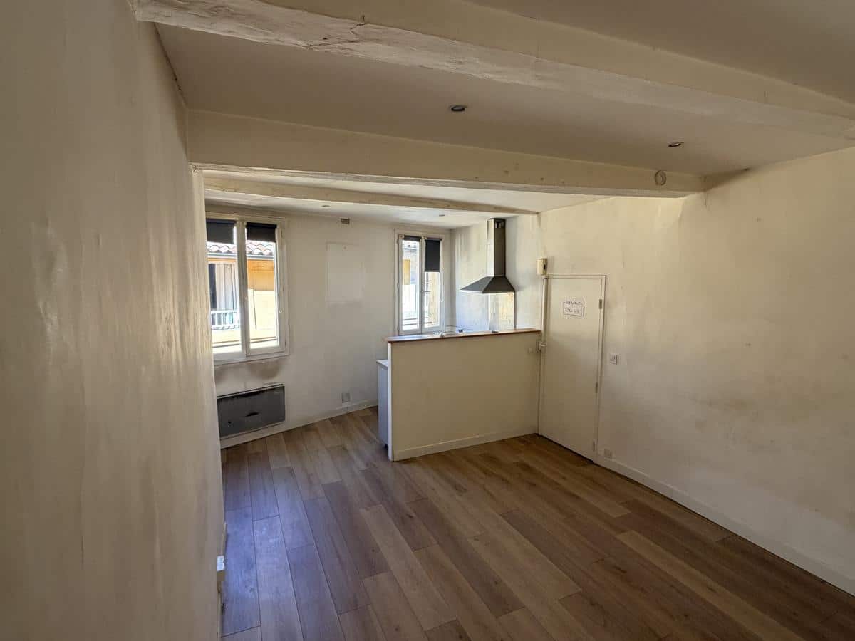 AIX CENTRE VILLE / MAIRIE : RUE FELIBRE GAUT 2 PIÈCES A REFA