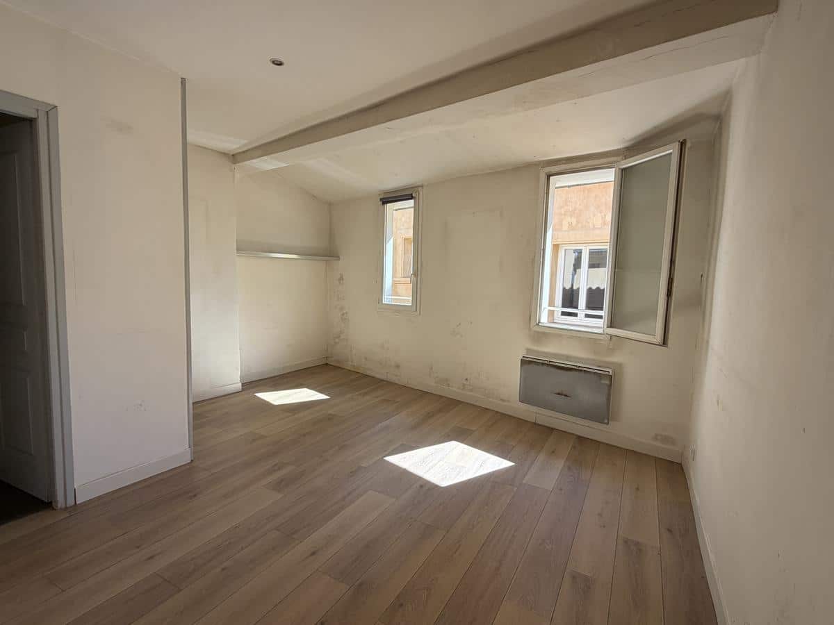 AIX CENTRE VILLE / MAIRIE : RUE FELIBRE GAUT 2 PIÈCES A REFA