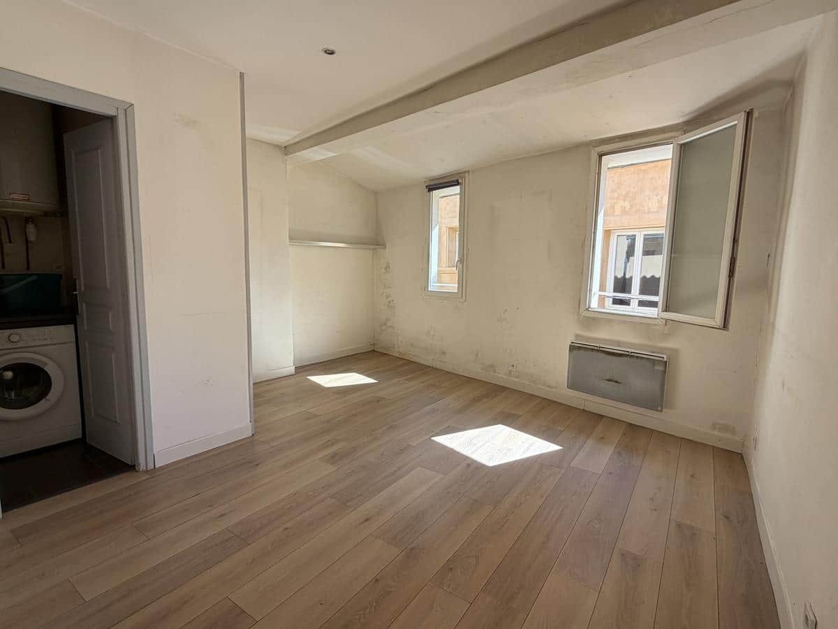 AIX CENTRE VILLE / MAIRIE : RUE FELIBRE GAUT 2 PIÈCES A REFA